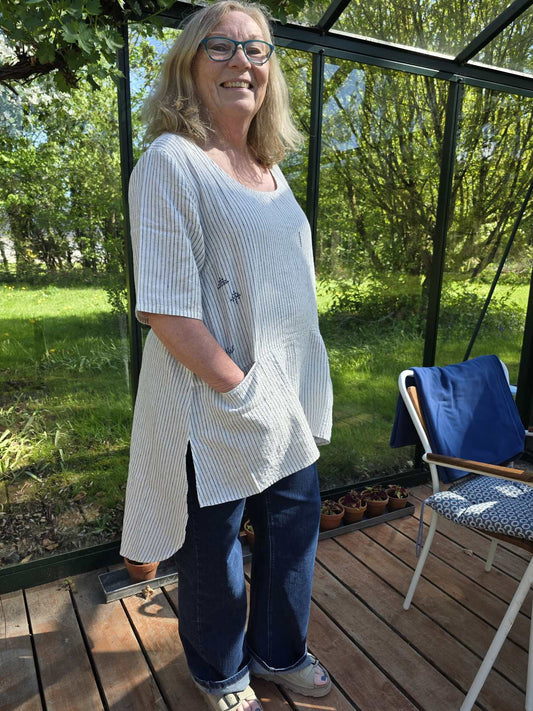 Bluse/tunika med fine broderier