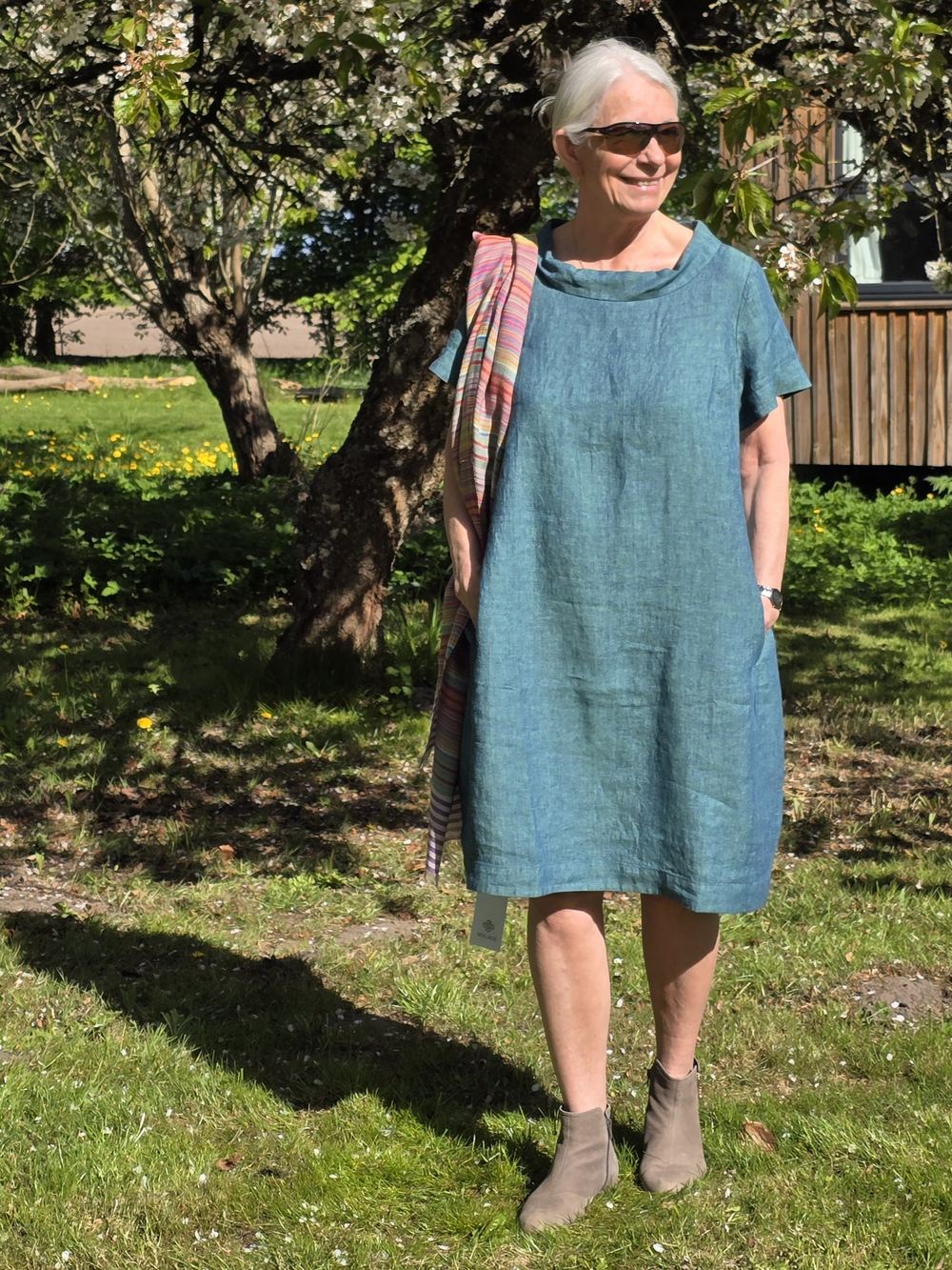 Kjole med retro krave, model "Tamar"
