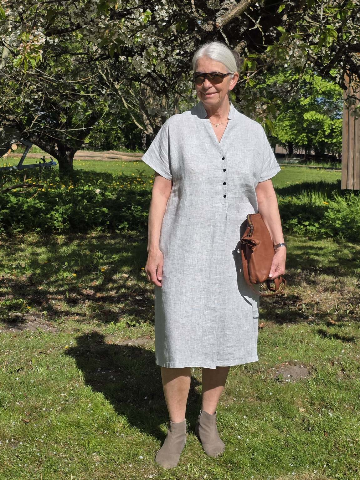 Let hørkjole, model "Antara"