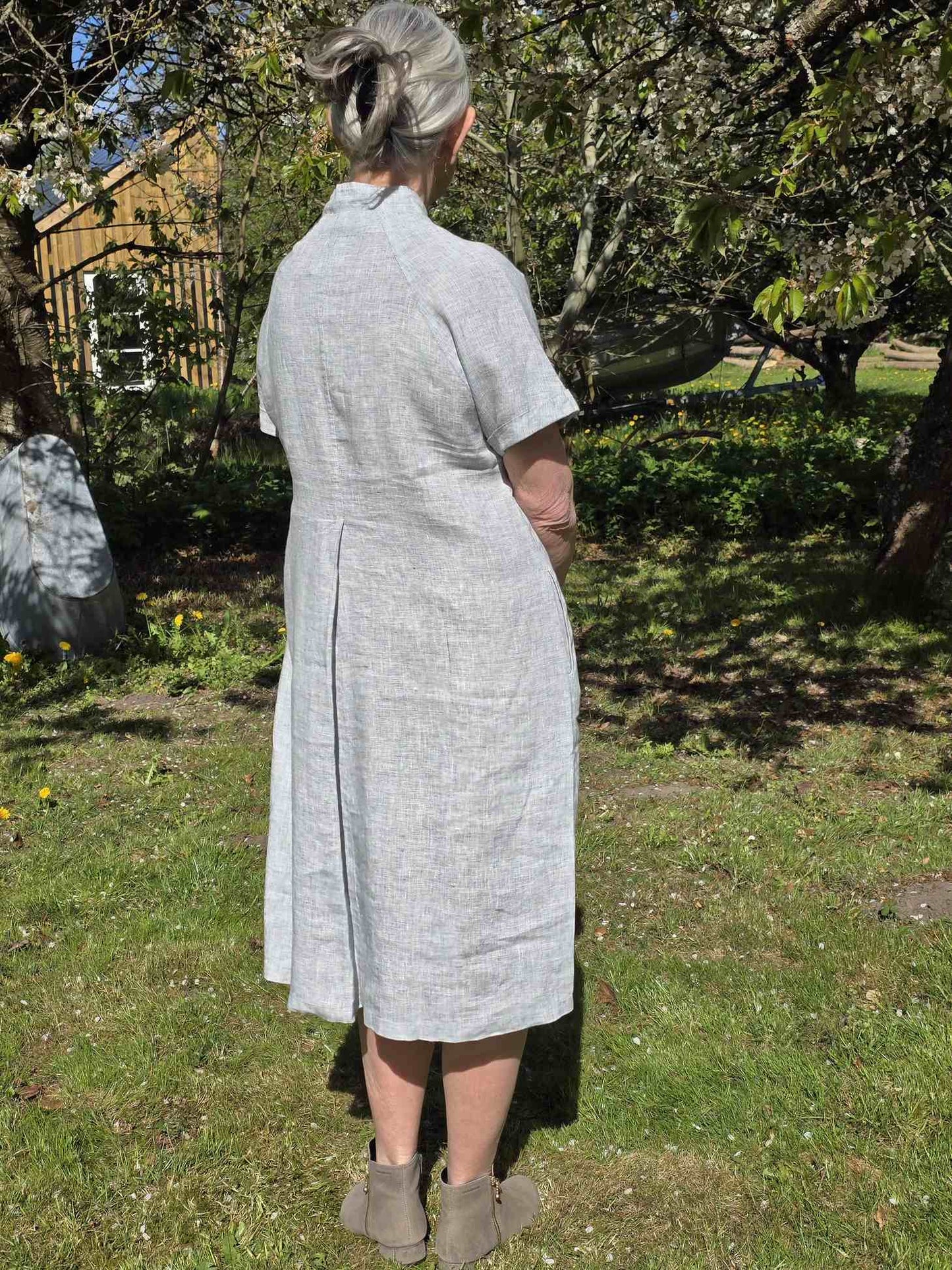 Let hørkjole, model "Antara"