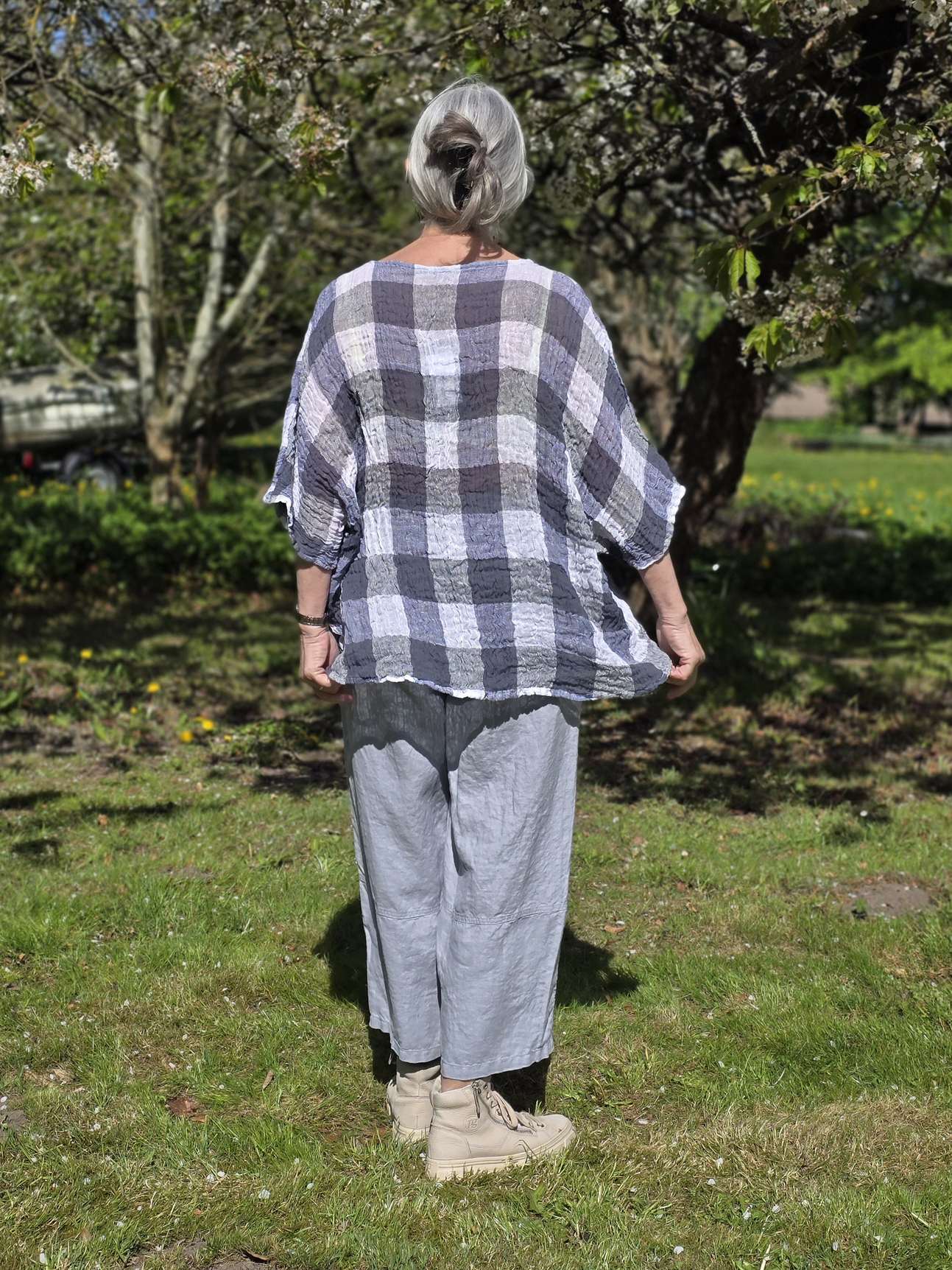 Ternet bluse i let hør