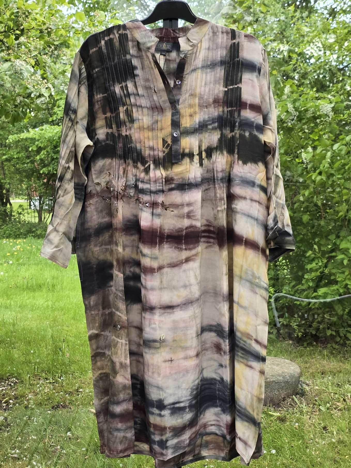"City Dress" Lys bund med sort, gul og brun batik S/M