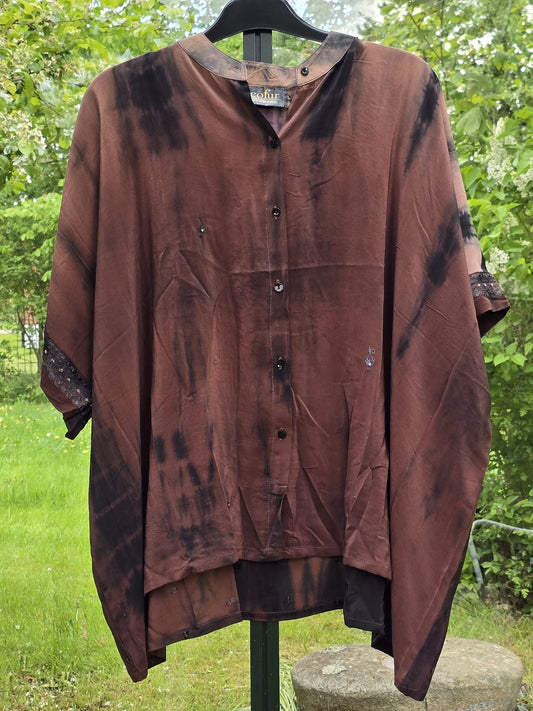 Kort "Diva" bluse i rust/sort batik m. fine kanter