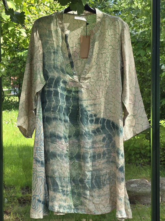 "Goa" - Tunika, Lys med grønt batik S/M