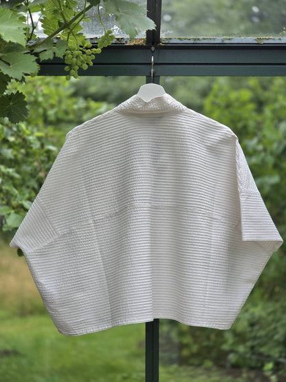 Hvid, kort skjortebluse