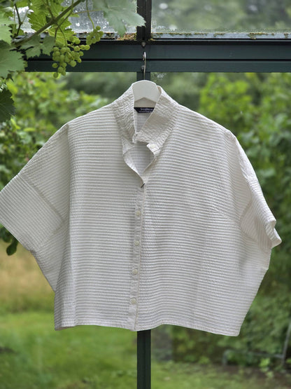 Hvid, kort skjortebluse