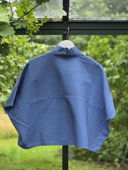 Lavendelblå, kort skjortebluse