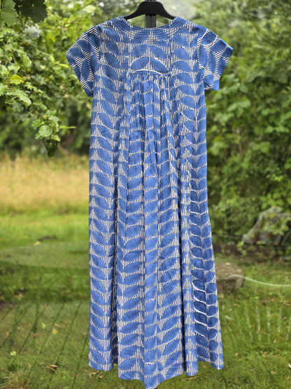 blå/hvid sommerkjole