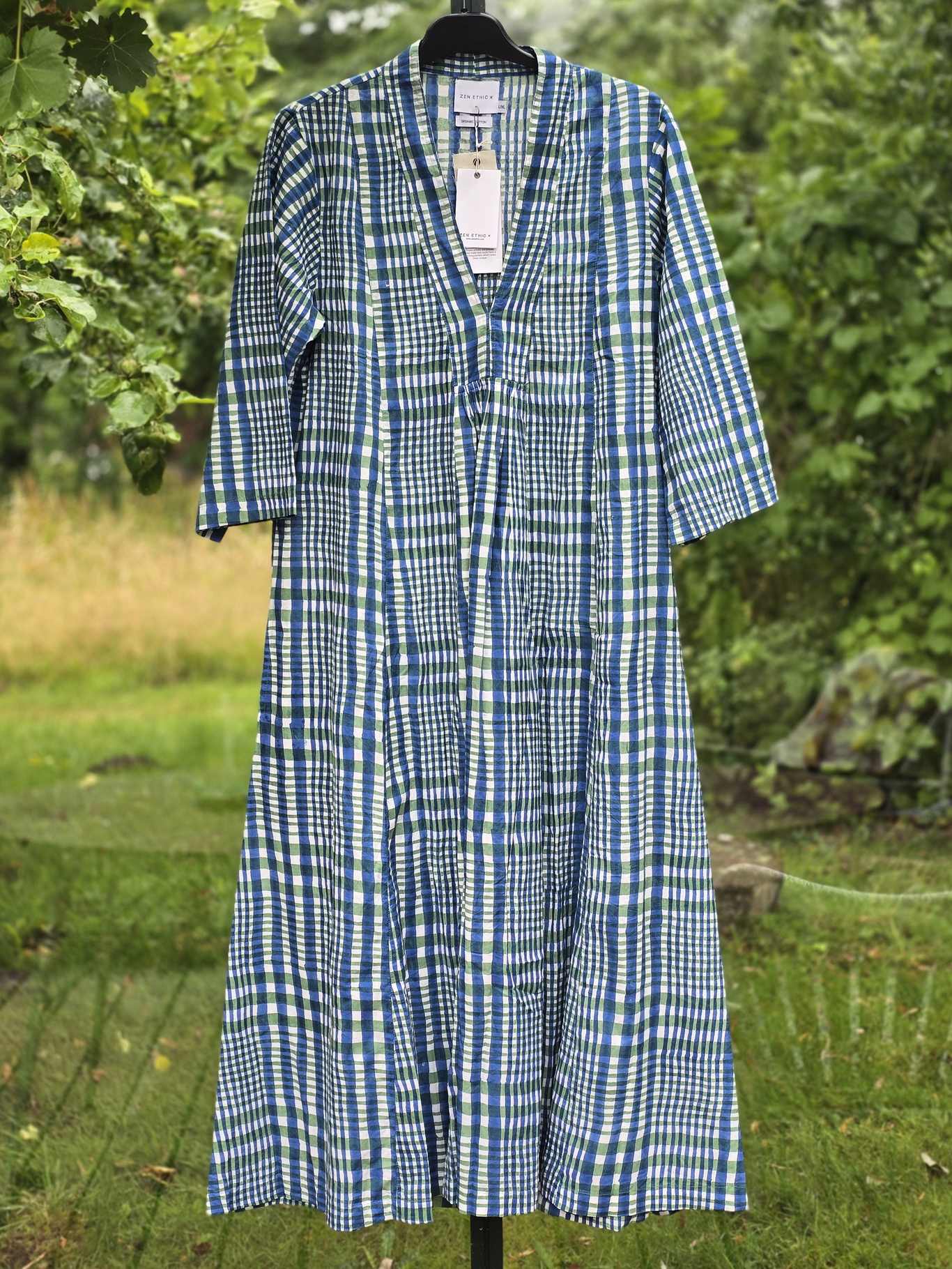 Ternet sommerkjole med 3/4 ærmer