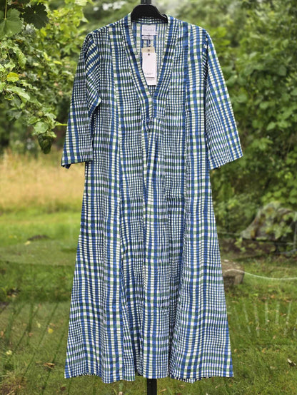 Ternet sommerkjole med 3/4 ærmer