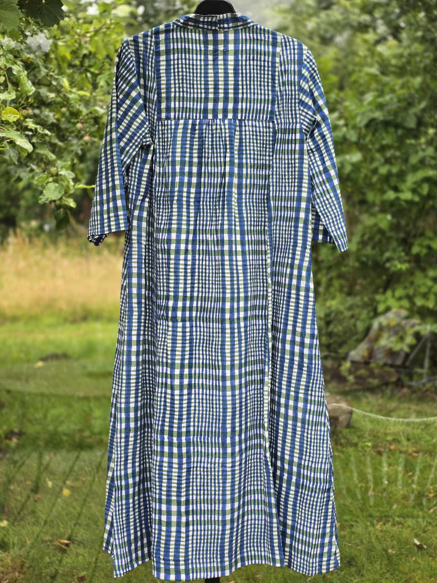 Ternet sommerkjole med 3/4 ærmer