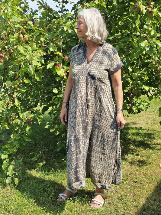"Casual" - Blågrå med blomster og pailletter.  M/L