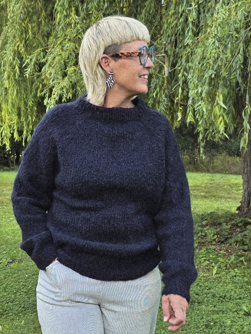 Håndstrikket sweater, navy