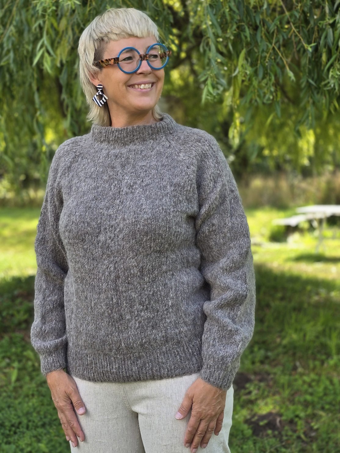 Håndstrikket sweater, grå