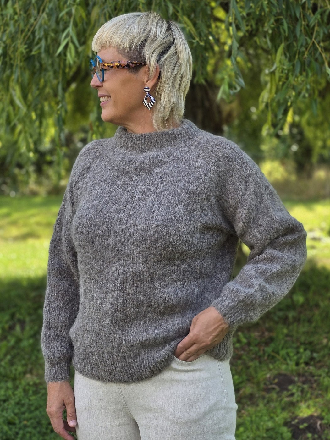 Håndstrikket sweater, grå