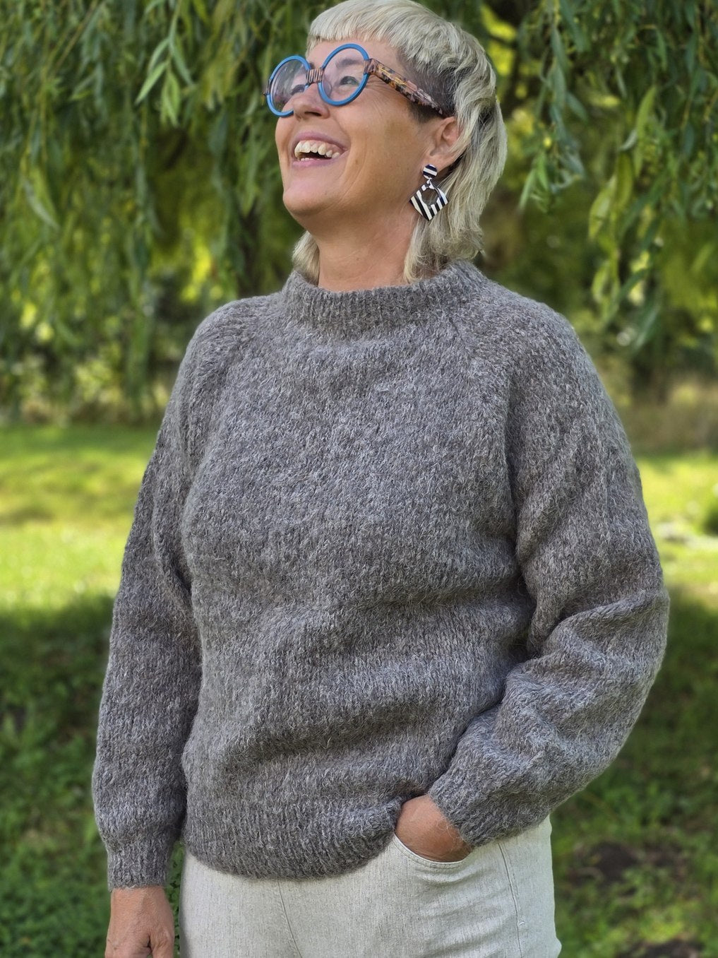 Håndstrikket sweater, grå