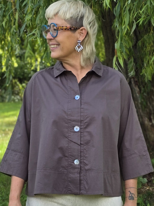 Lab top blouse i farven black coffee