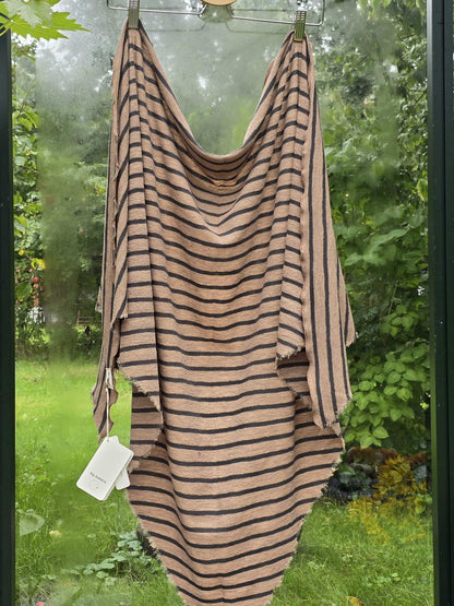 6040 tunic, camel/black coffee