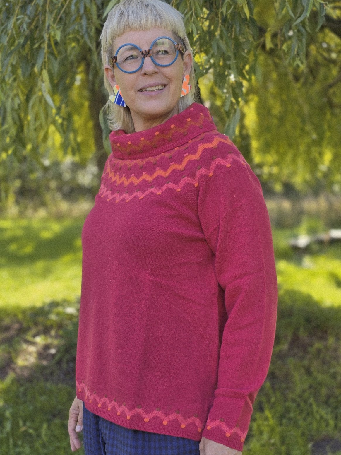 Rød trøje med rullekrave