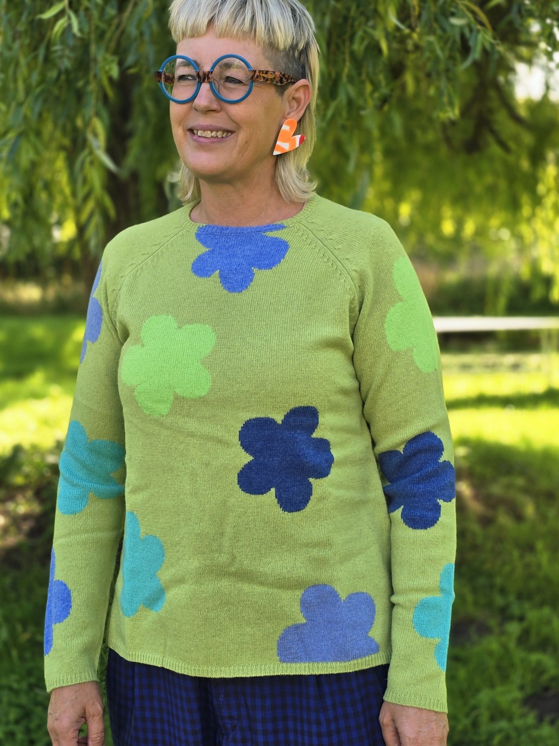 Grøn bluse med blomster