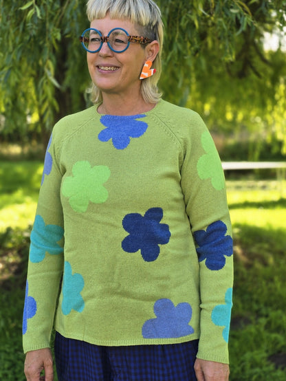 Grøn bluse med blomster