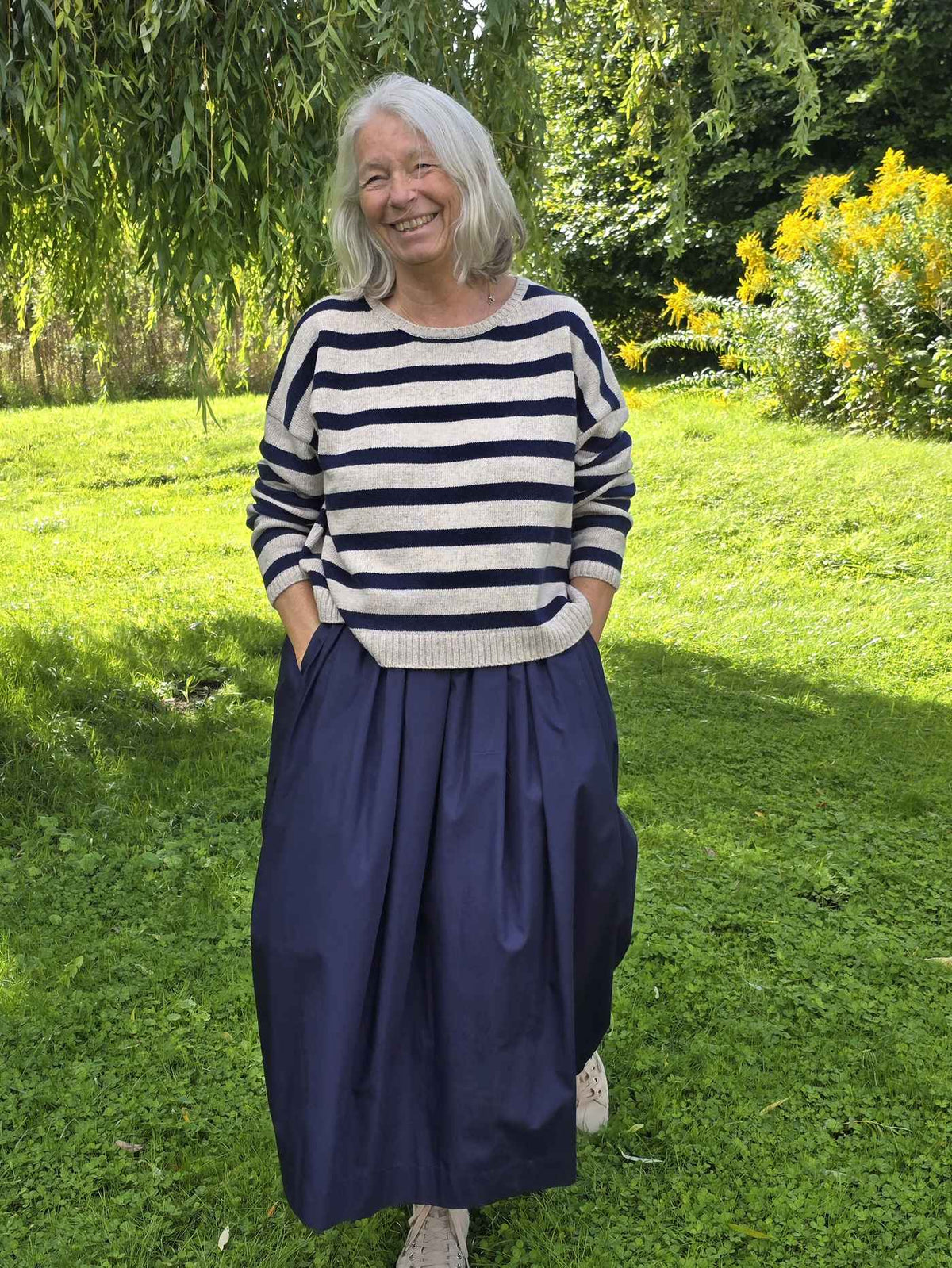 Lang, navy nederdel model "Mette"