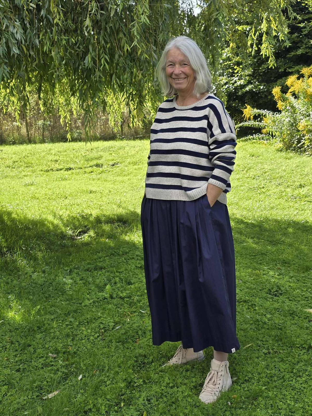 Lang, navy nederdel model "Mette"
