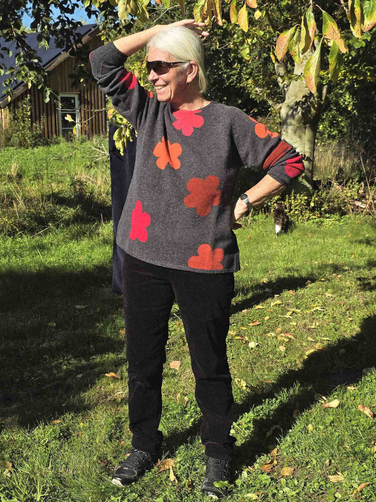 Model "Kelly" i sort babyfløjl