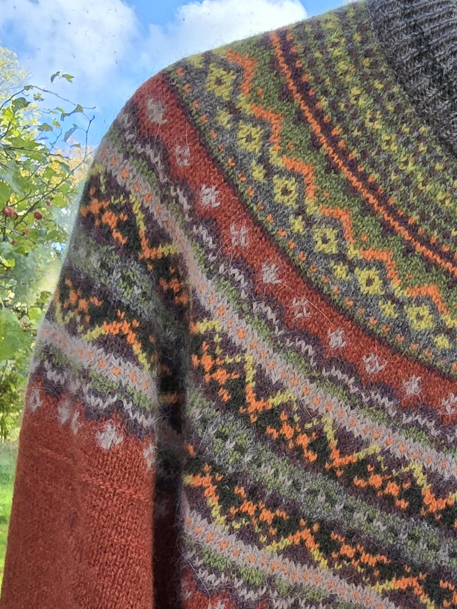 Sweater model Alpine, "Copperleaf"