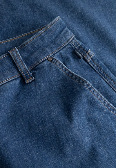 Lang, klassisk denimnederdel