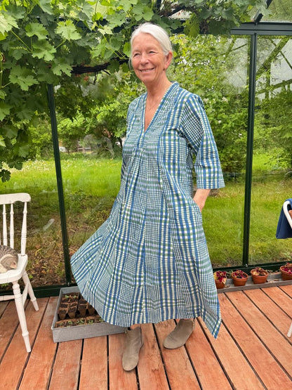Ternet sommerkjole med 3/4 ærmer