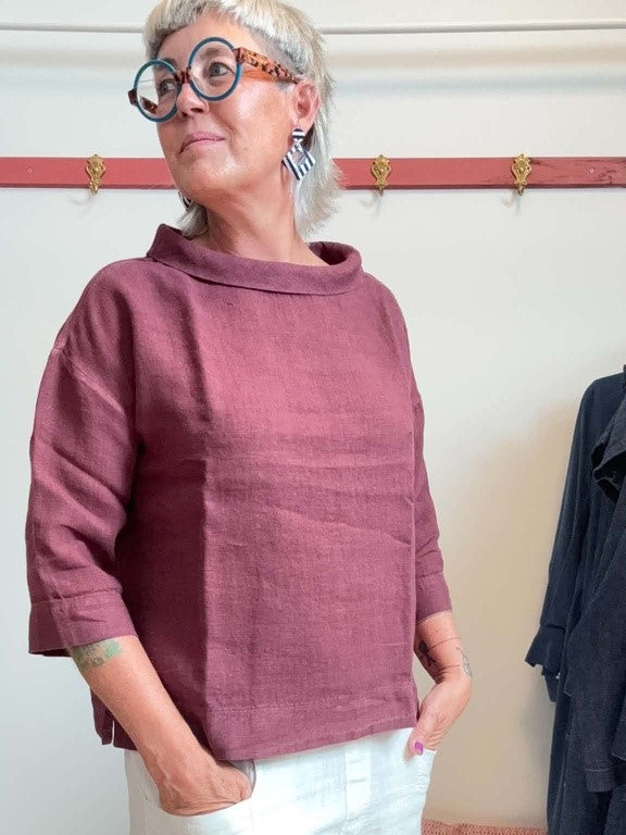 Tidløs bluse med retro bådhals