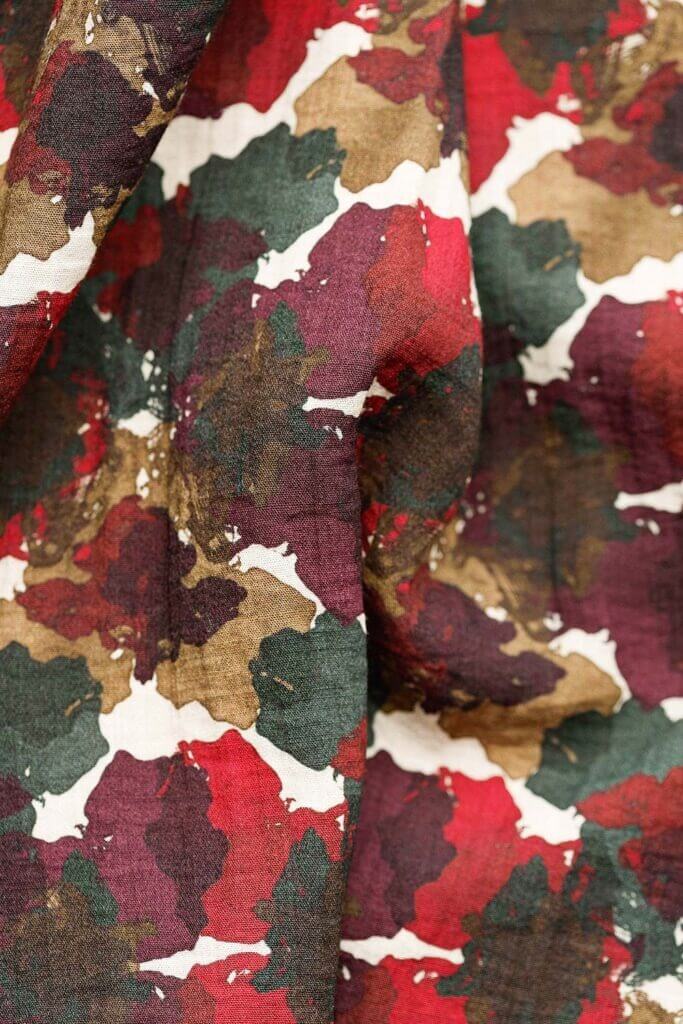 Kjole i flot multifarvet print